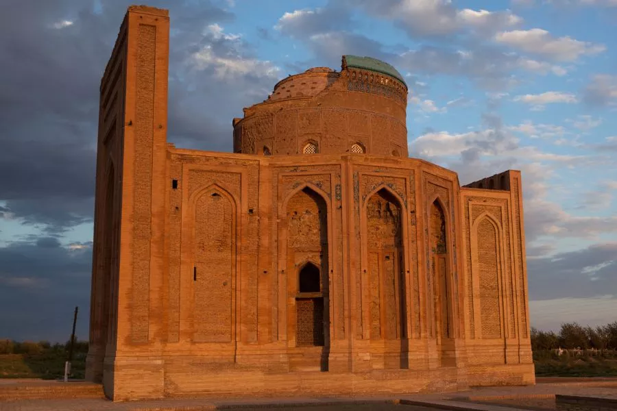 Mausoleo de Turabek Khanum en Kunya Urgench, Turkmenistán
