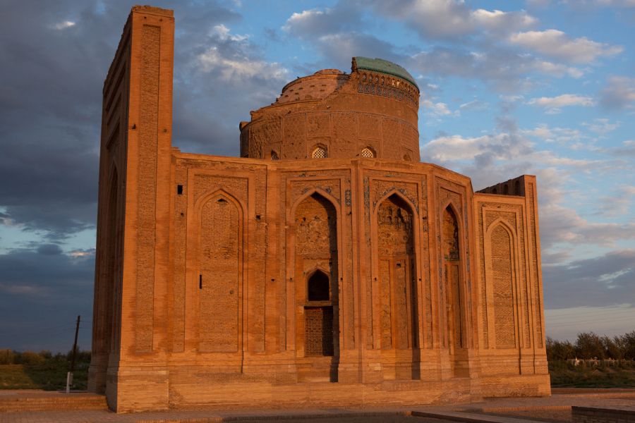 Mausoleo de Turabek Khanum en Kunya Urgench, Turkmenistán