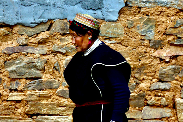 Tibetan lady in Nyinghci, eastern Tibet, China