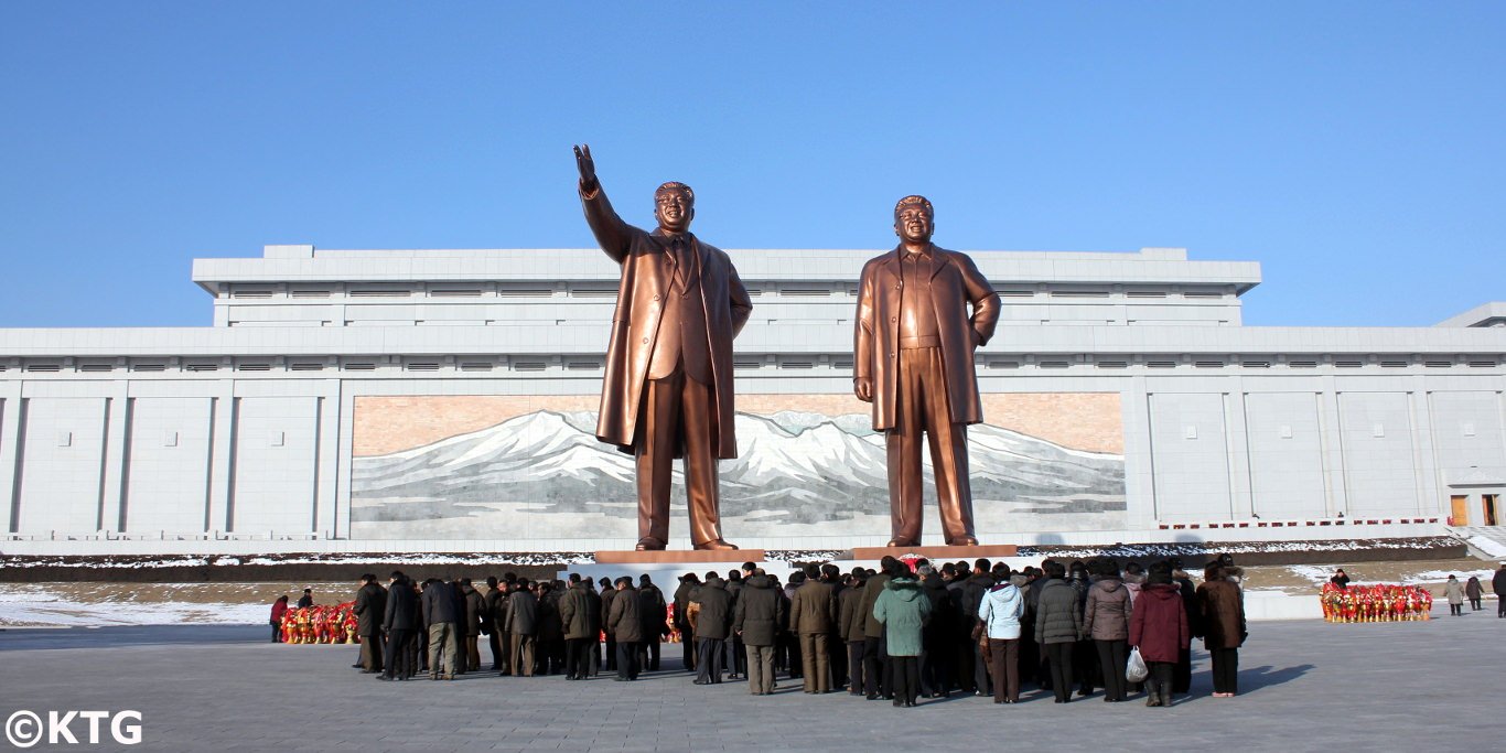 Monumentos Mansudae en Pyongyang en 2012, la capital de la RPDC, es decir, Corea del Norte. Viaje organizado por KTG Tours