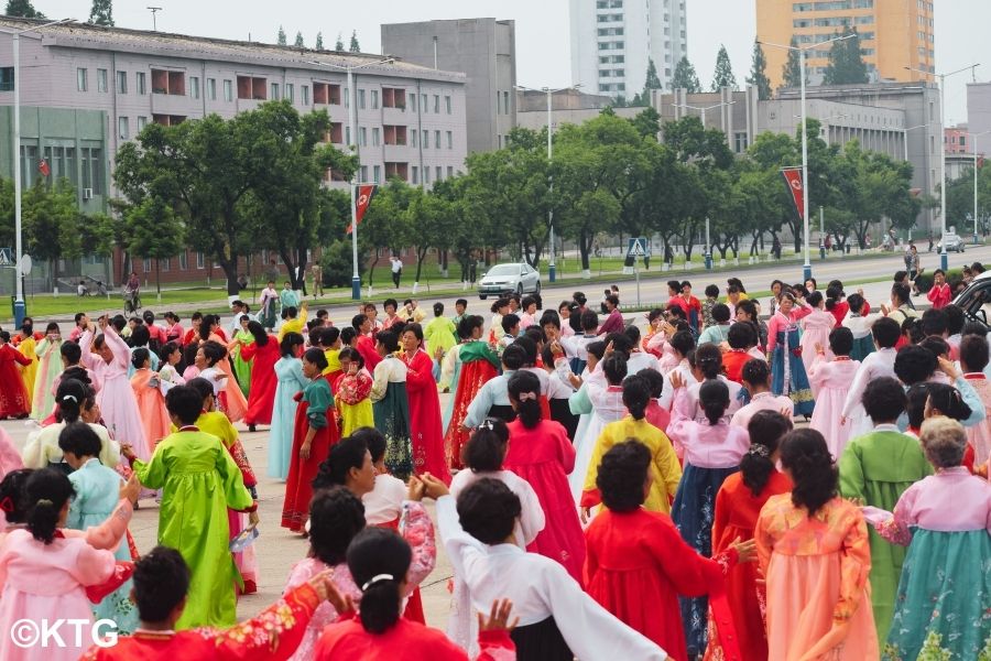 Bailes masivos en el Día de la Liberación, Pyongyang, Corea del Norte (RPDC) con KTG tours