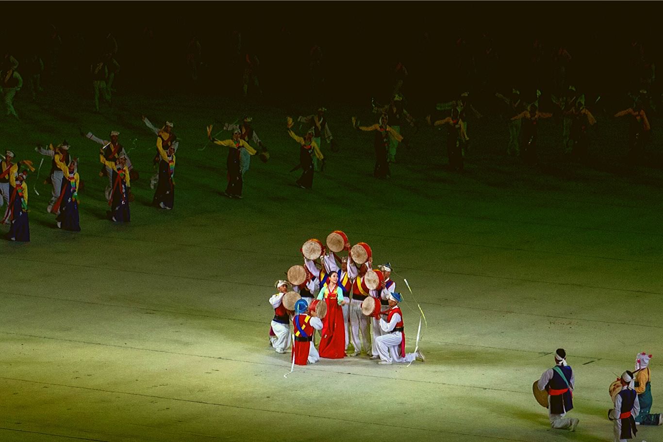 Actuación artística durante los Juegos de masas, los mass games, celebrados en Pyongyang, capital de Corea del Norte, también conocida como RPDC. Tour organizado por KTG