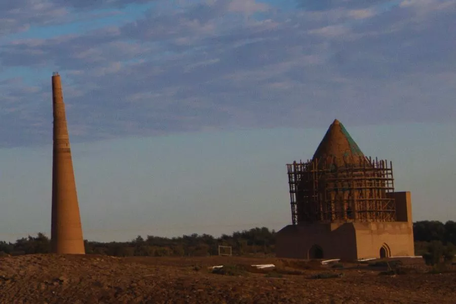 Mausoleo de Sultan Tekesh en Kunya Urgench, Turkmenistán
