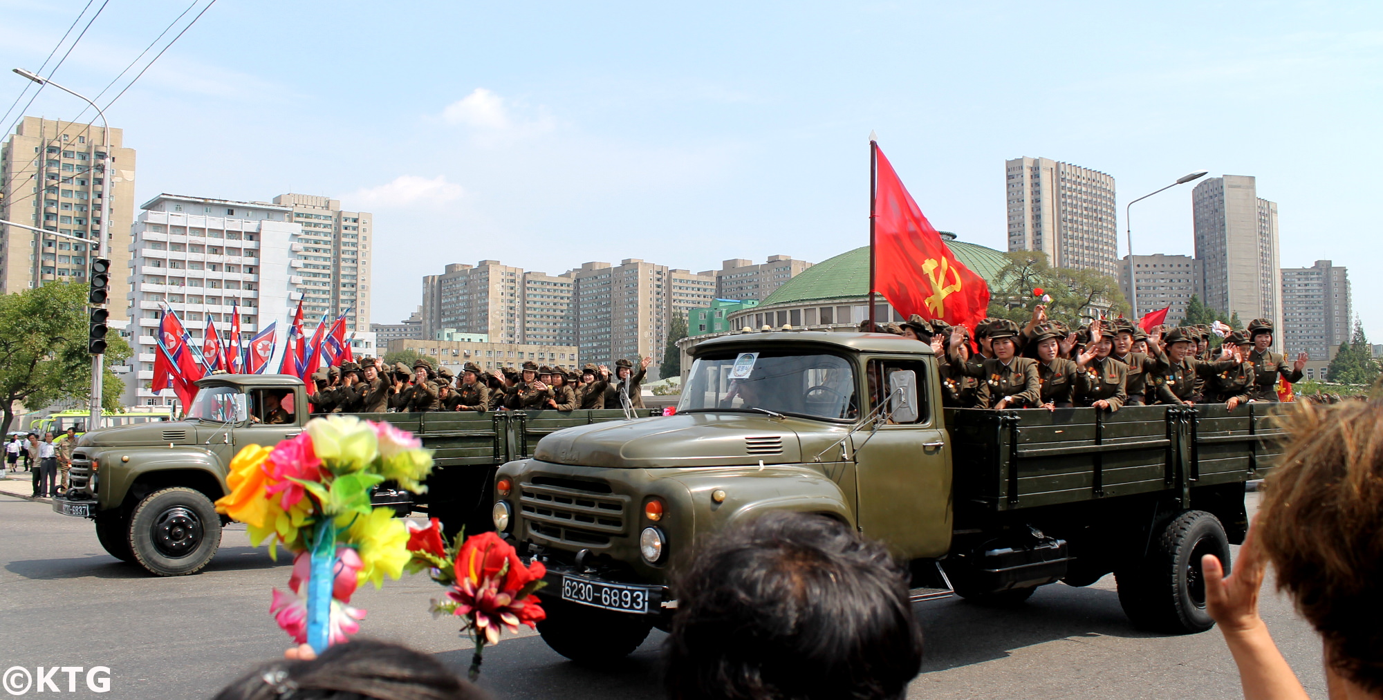 Camions militaires nord-coréens le 9.9 Fête nationale à Pyongyang, capitale de la RPDC. KTG Tours