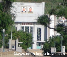 Namyang en Corée du Nord vu de la ville de Tumen dans la préfecture autonome coréenne de Yanbian dans la province de Jilin, Chine