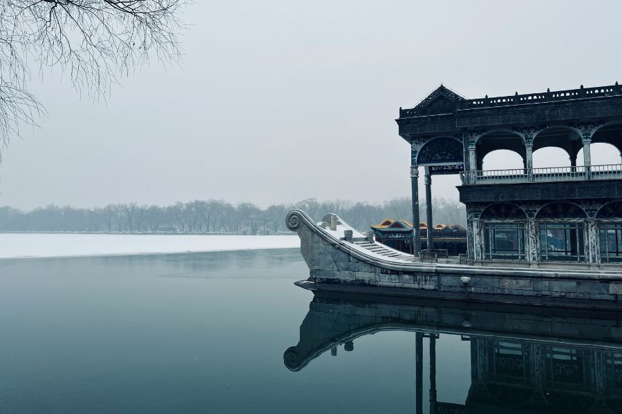 Barco de marmol en el invierno en el Palacio de Verano en Pekin, Beijing, China