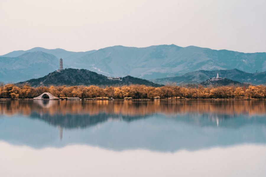 Lago Kunming en el Palacio de Verano en Pekin, Beijing, China