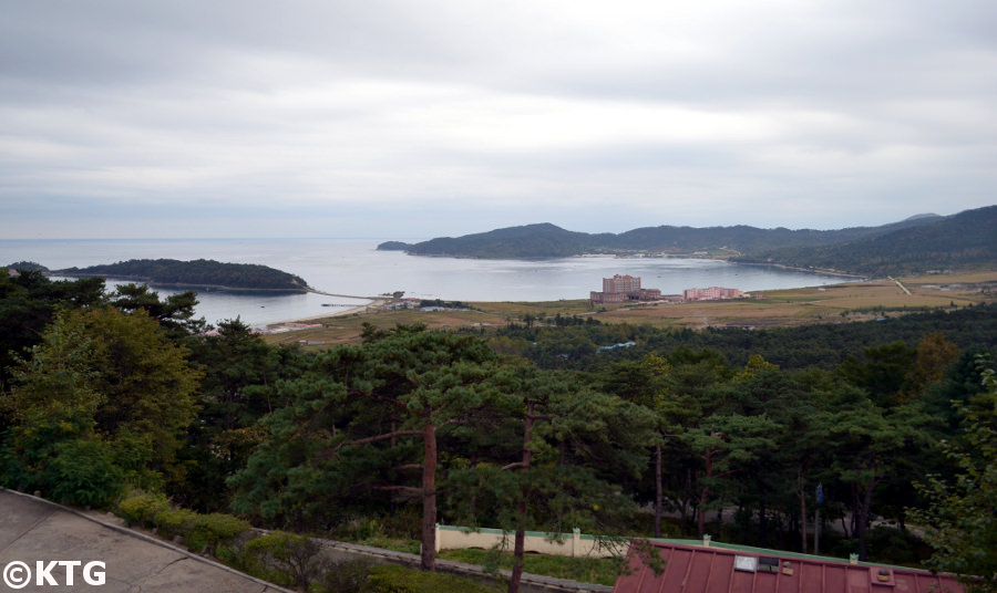 El islote Pipha en la zona económica especial de Rason en Corea del Norte. Puede ver el casino en la imagen. Viaje organizado por KTG