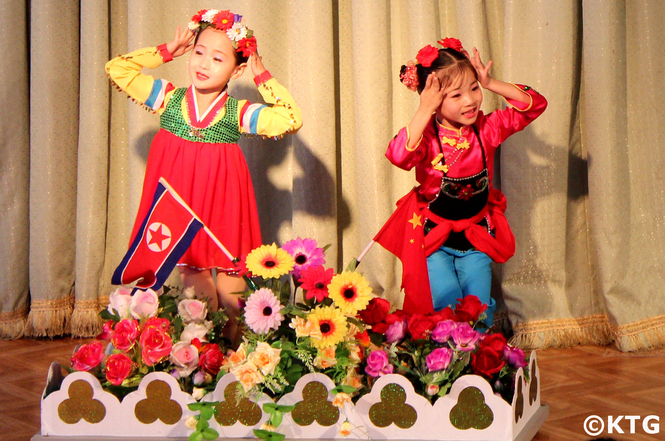 Nordkoreanische und chinesische Freundschaft im Ponbu-Kindergarten in Sinuiju, Provinz Nord-Pyongan, Nordkorea (DVRK)