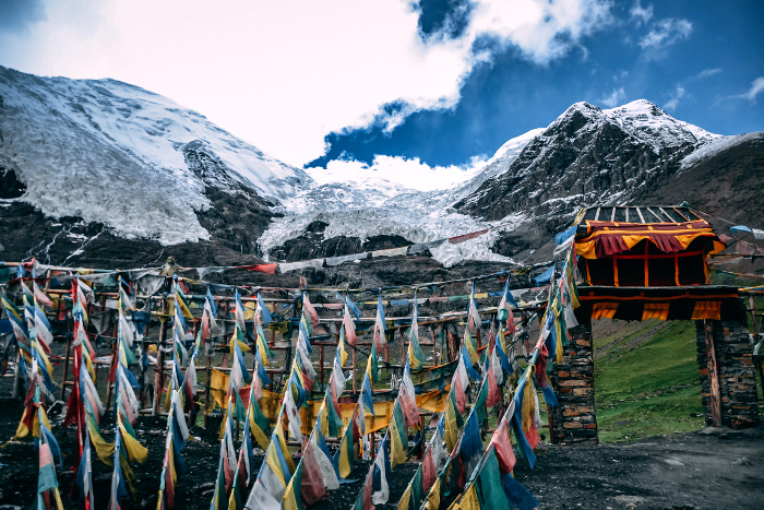 Montañas nevadas en Tibet, China