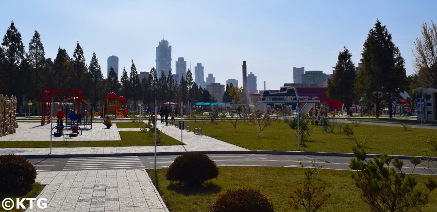 Pyongyang skyline vu du parc de la circulation des enfants de Pyongyang, Corée du Nord (RPDC)