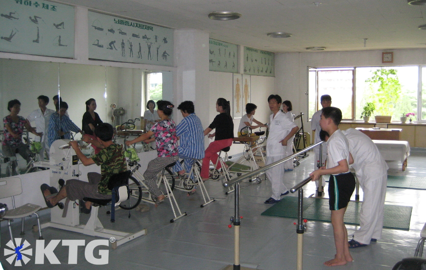 Rehabilitationsraum in der Entbindungsklinik Pjöngjang in Nordkorea. Reise organisiert von KTG Tours
