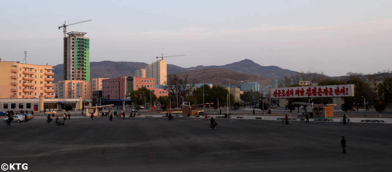 Centro de la ciudad de Rajin en Rason en Corea del Norte, la RPDC. Se trata de una zona económica especial en el lejano noreste de Corea del Norte haciendo frontera con Rusia y con China.