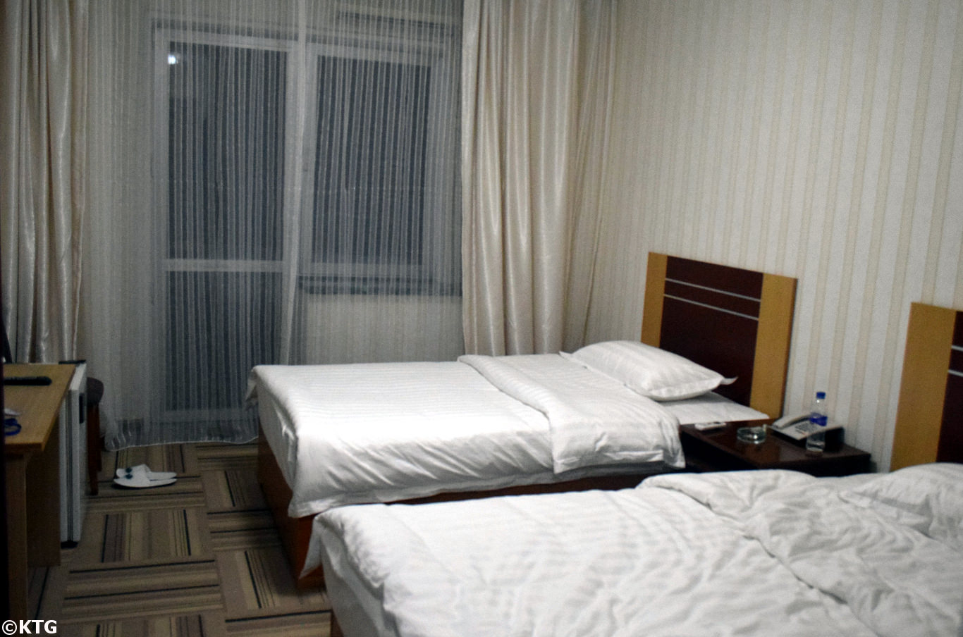 habitacion en el hotel Ryanggang en Pyongyang, capital de Corea del Norte. Este es un hotel economico en Corea del Norte. Foto sacada por KTG tours