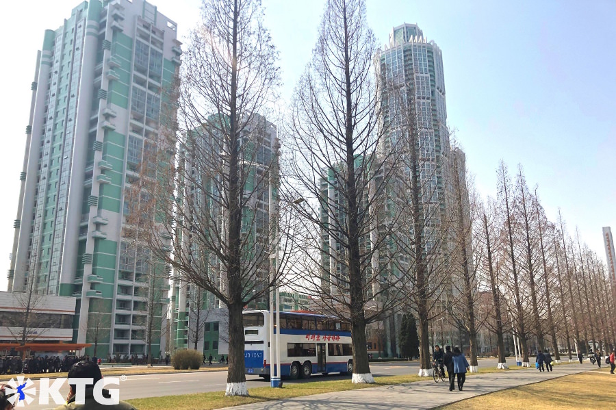 La avenida Ryomyong en Pyongyang, capital de Corea del Norte, RPDC. Fotografía realizada por KTG Tours.