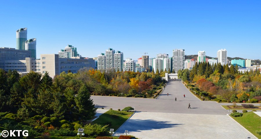 Calle Ryomyong en Pyongyang vista desde el campus de la Universidad Kim Il Sung