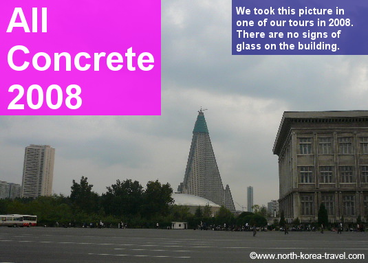 Hotel Ryugyong en Pyongyang. Foto sacada en el 2008 cuando las fachadas eran completamente de cemento