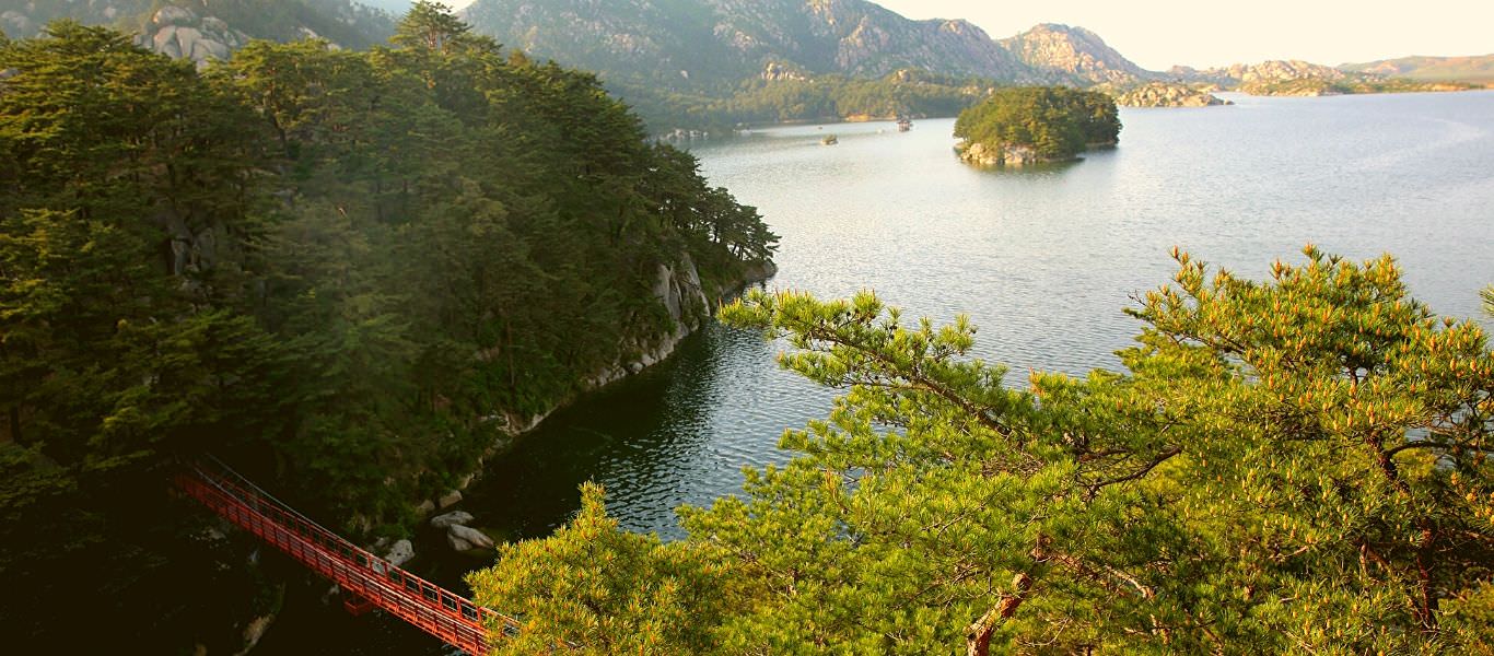 Laguna Samil en Kumgang exterior (el Monte de Diamante) Corea del Norte (RPDC) con KTG Tours