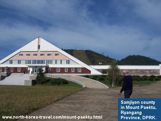 El condado Samjiyon en el Monte Paektu (también escrito Monte Paekdu) en Corea del Norte (RPDC)