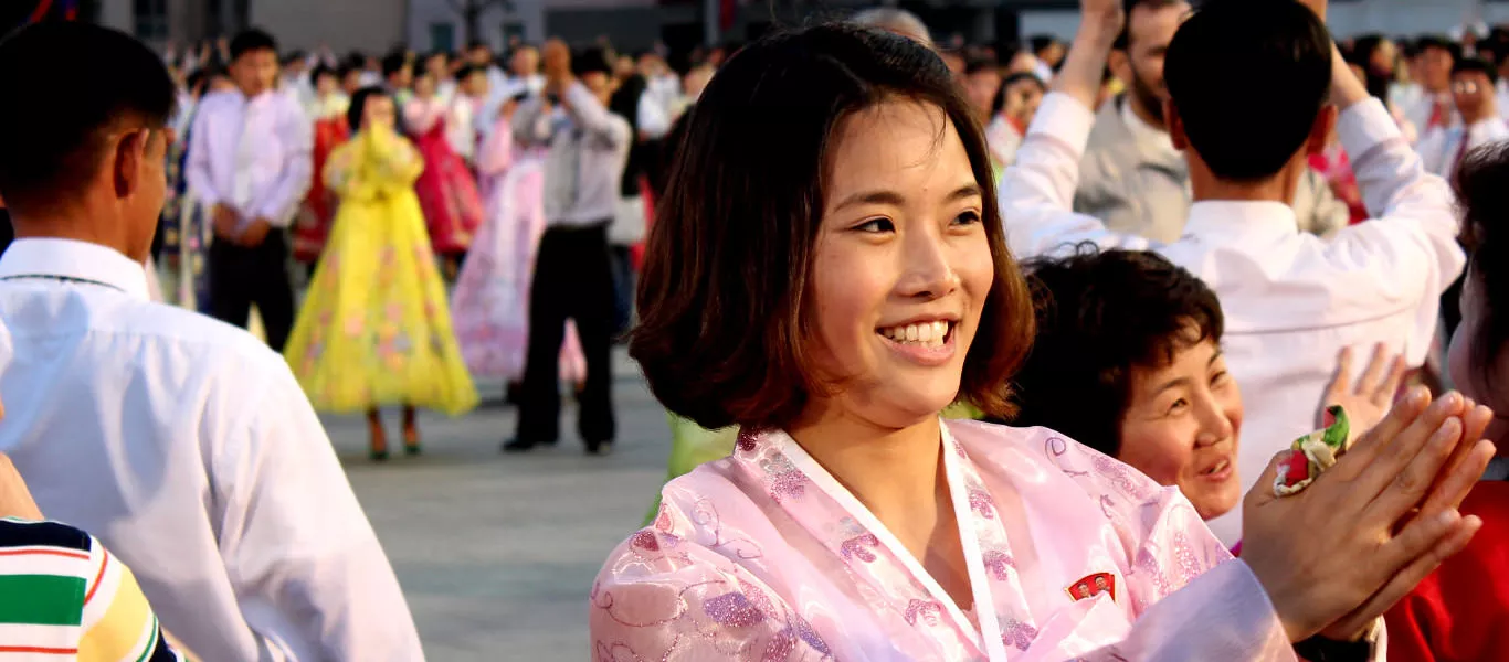 Étudiant universitaire nord-coréen lors d'un événement de danse de masse à Pyongyang