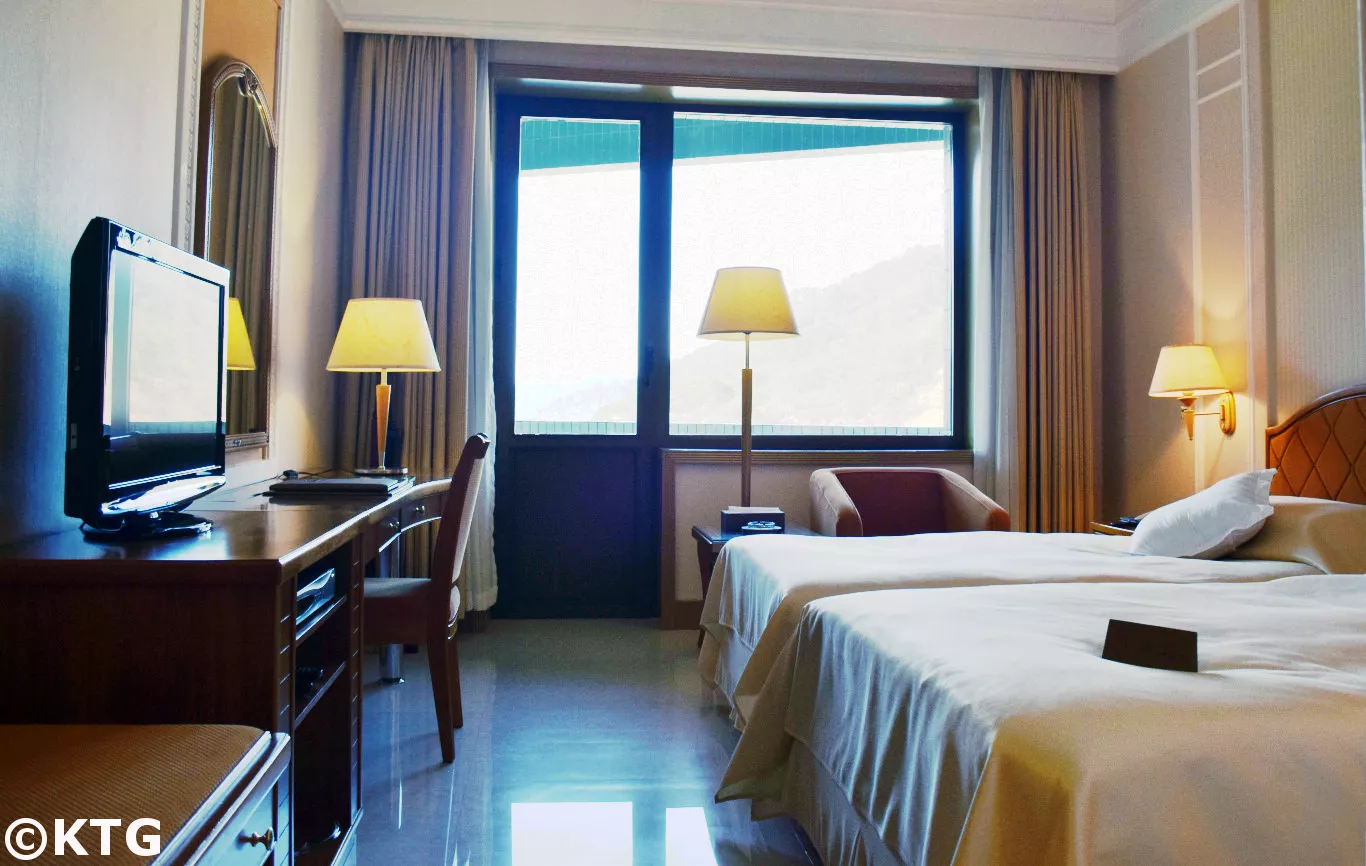 Camera standard all'Hotel Hyangsan sul Monte Myohyang in Corea del Nord (RPDC). Soggiorna qui con KTG Tours