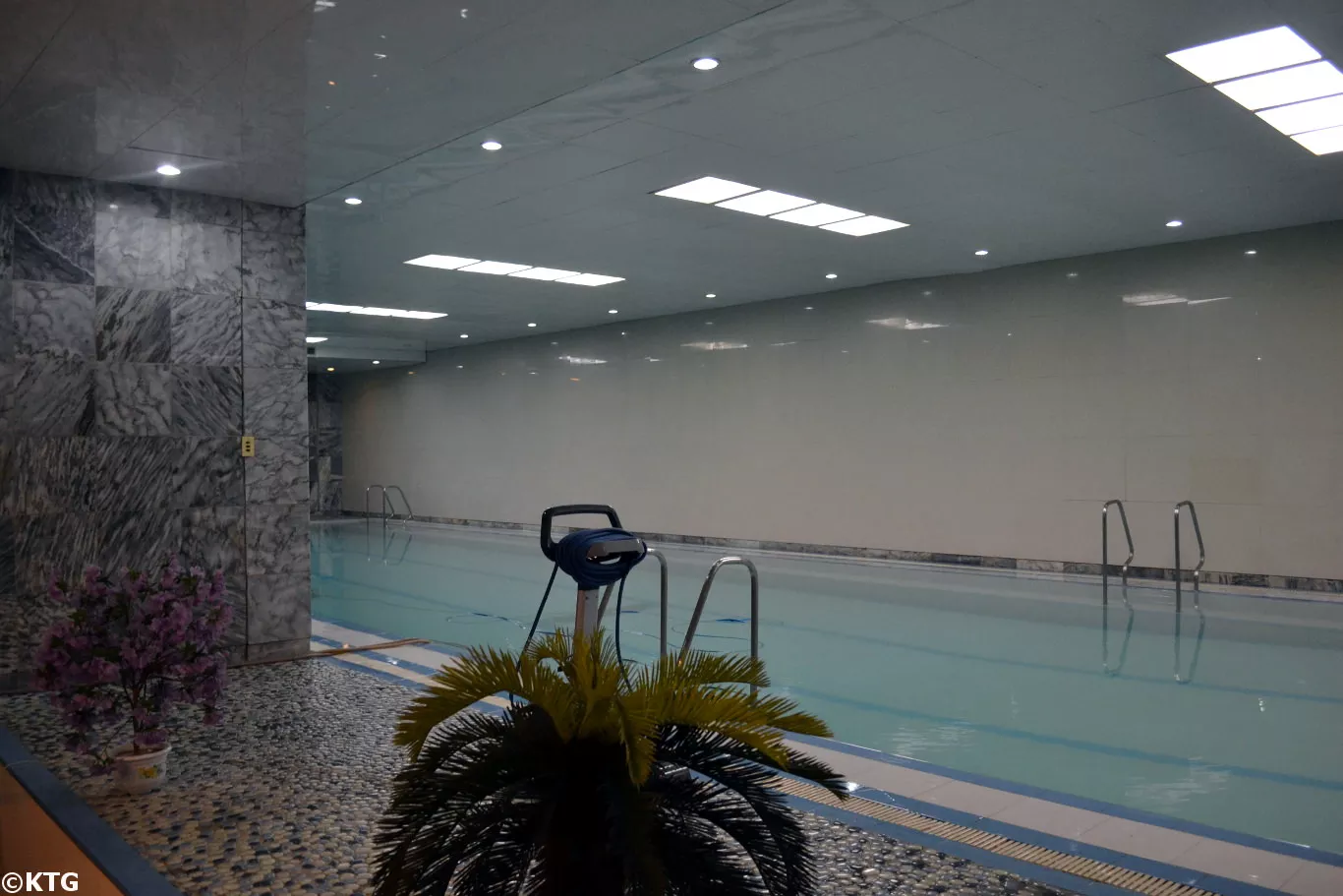 Piscina dell'Hotel Yanggakdo a Pyongyang, Corea del Nord