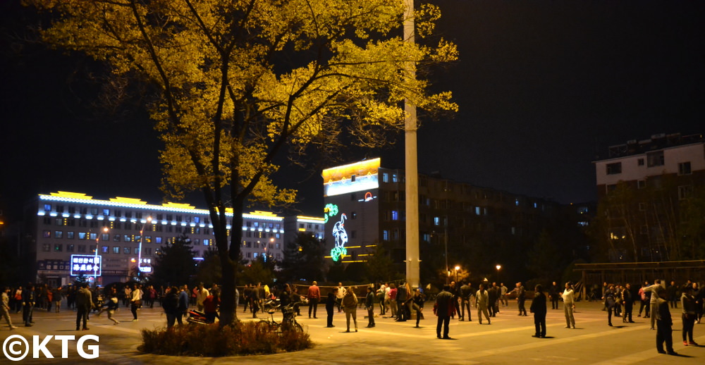 Les sections locales jouant Tijian à Dunhua, Yanbian Chine