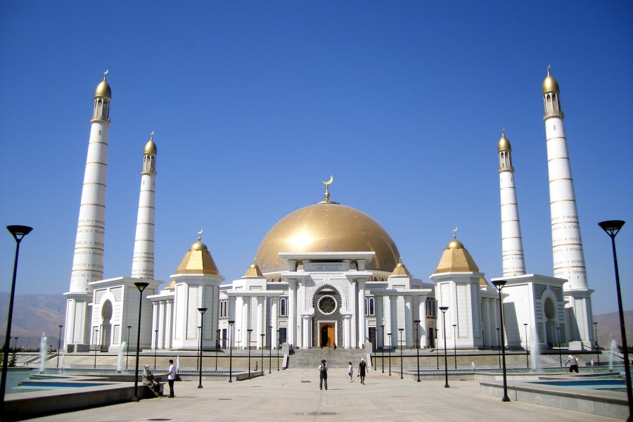 Mezquita de Turkmenbashi en Ashgabat, capital de Turkmenistán