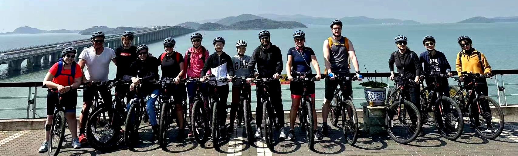 Viaje en bici por la isla Xishan en el lago Tai en China, cerca de Shanghai y de Suzhou