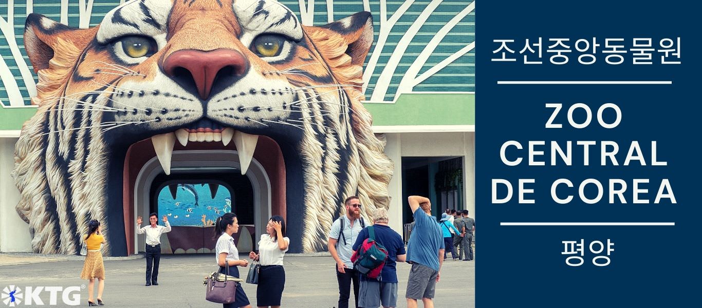 Entrada el zoo de Pyongyang, el zoo central de Corea del Norte, en forma de cabeza de tigre. Foto sacada por KTG Tours 