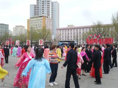 Baile durante el día de las fuerzas armadas